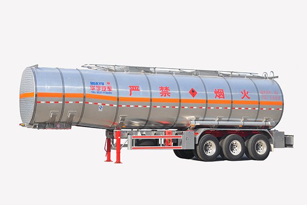 LHY9400GRYA铝合金易燃液体罐式运输半挂车(图1) LHY9400GRYA铝合金易燃液体罐式运输半挂车(图1)